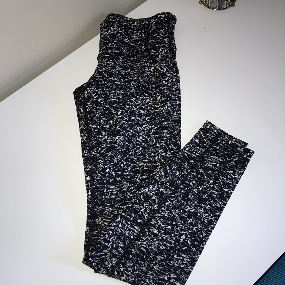 Low rise mesh lulu lemon leggings (skin tight)